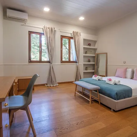 The Saronic - Jungle On The Sea * Agioi Theodoroi (Corinthia)